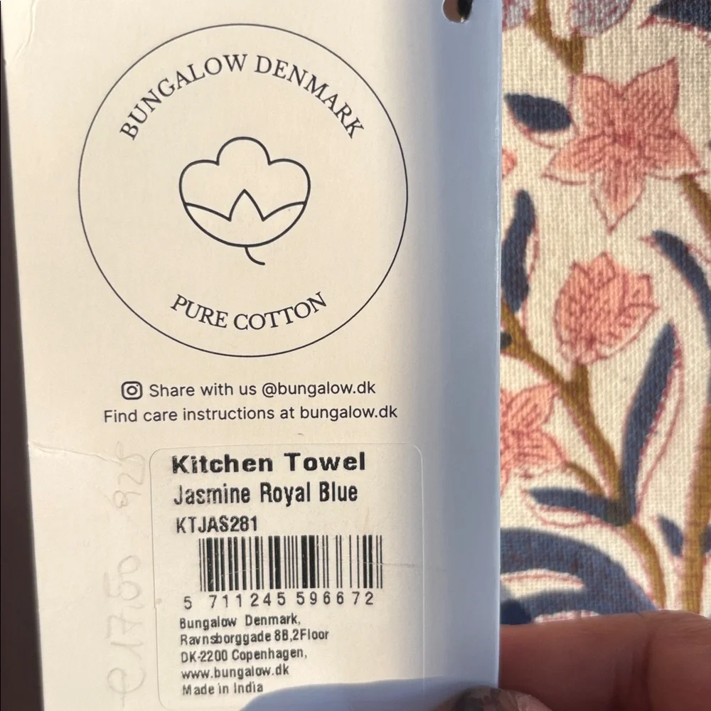Bungalow Denmark NEW DISHTOWEL Floral Jacquard Navy & Blush NWT hostess gift